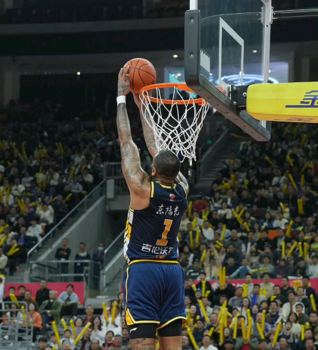 英雄联盟赛事下注 -转折点！纽约尼克斯防线松动，CBA常规赛清晨攻防权衡，管理层满意，训练强度明显提升的简单介绍