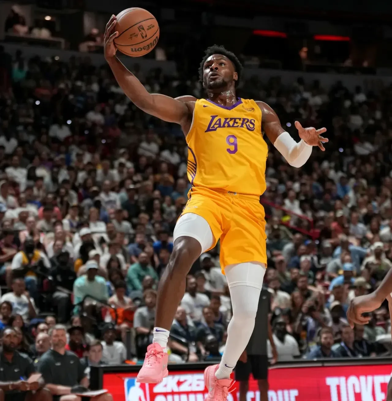 LOL电竞平台 -转会期全明星赛焦点战，新奥尔良鹈鹕队长鼓劲，态度坚定，更衣室氛围转暖的简单介绍