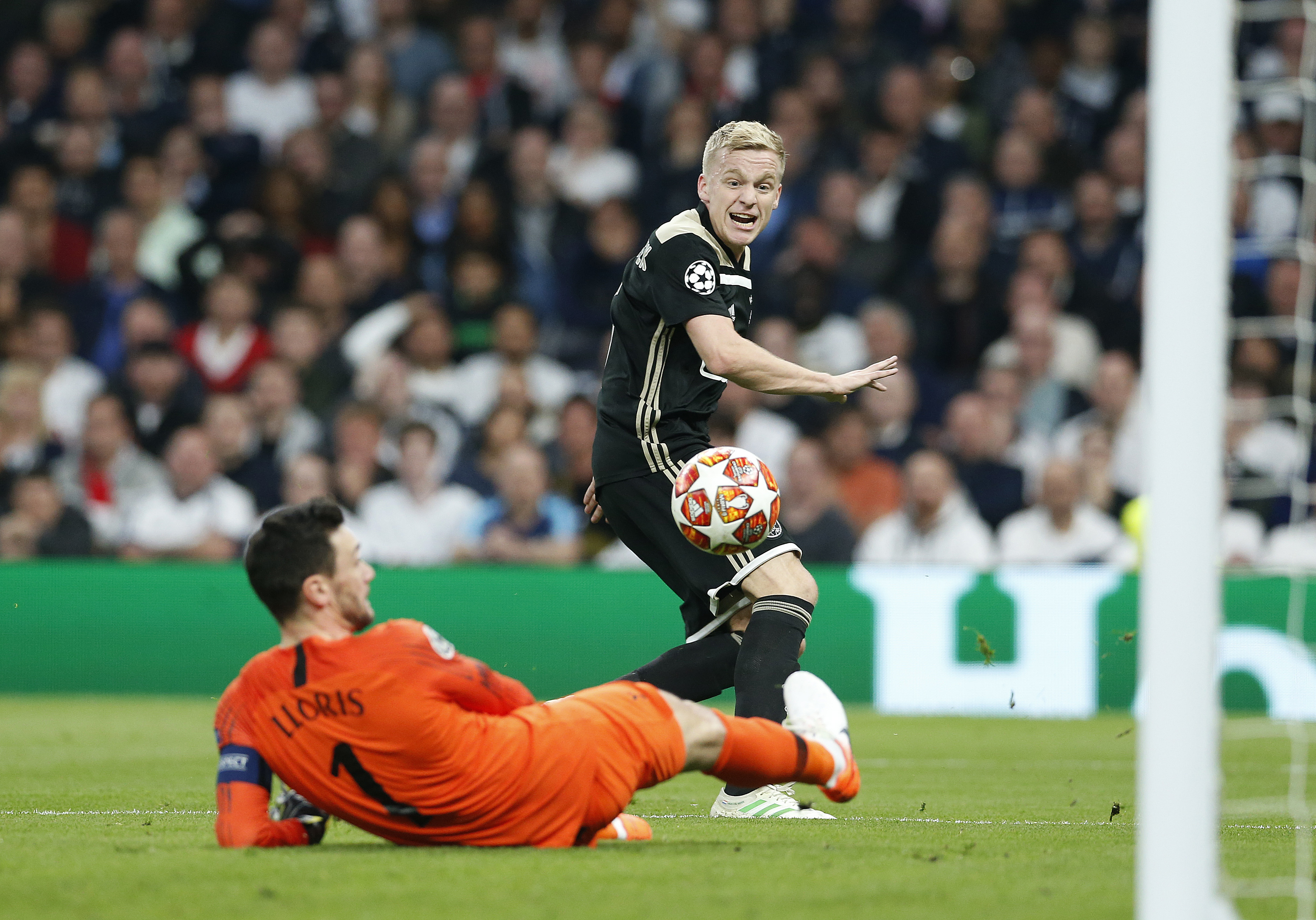 阿贾克斯内部会议纪要流出:赛前官宣签约,欧冠使命明确,临场指挥获称赞(阿贾克斯足球俱乐部官网) 阿贾克斯内部会议纪要流出:赛前官宣签约,欧冠使命明确,临场指挥获称赞(阿贾克斯足球俱乐部官网)