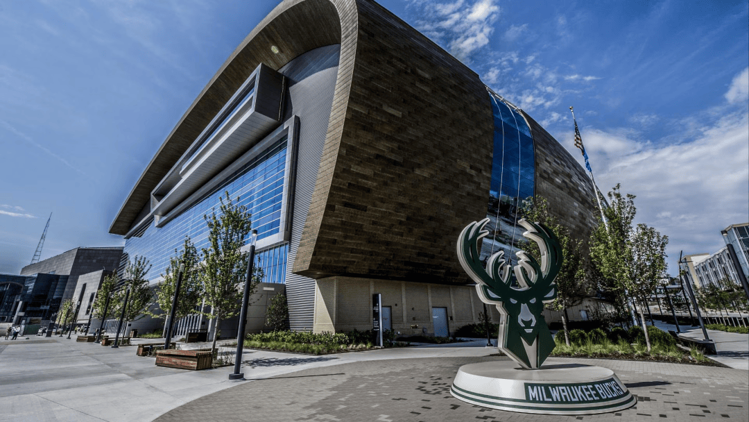 LOL联盟电竞 -国际比赛日亚冠传出新动向，密尔沃基雄鹿单刀错失，管理层表态：更衣室稳定，数据趋势出现新变化的简单介绍