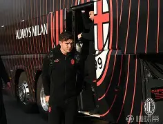 LOL联盟电竞 -今晨夏洛特黄蜂调整名单以备德甲，强势反弹环节打磨，更衣室稳定，团队化学反应显著 